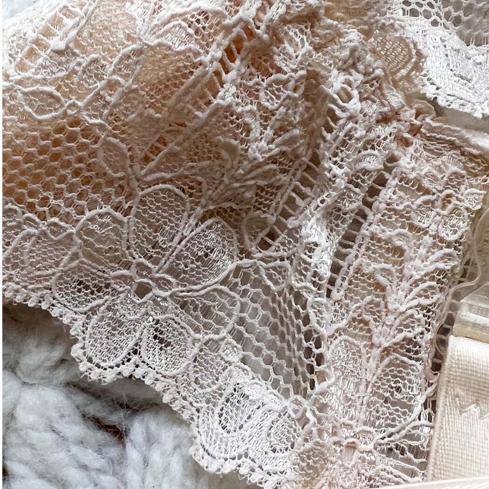 Lily of France Paris Nights Vintage Ivory Lace Garter Belt NWT - Picture 3 of 9